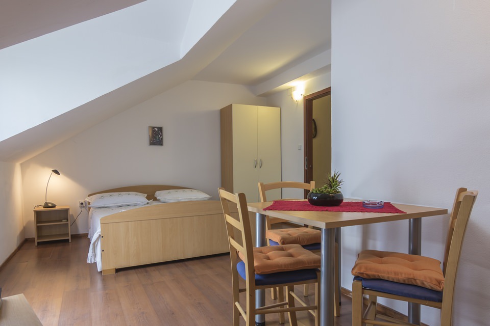 apartments mariani komiza, apartment no.5-kitchen and living room