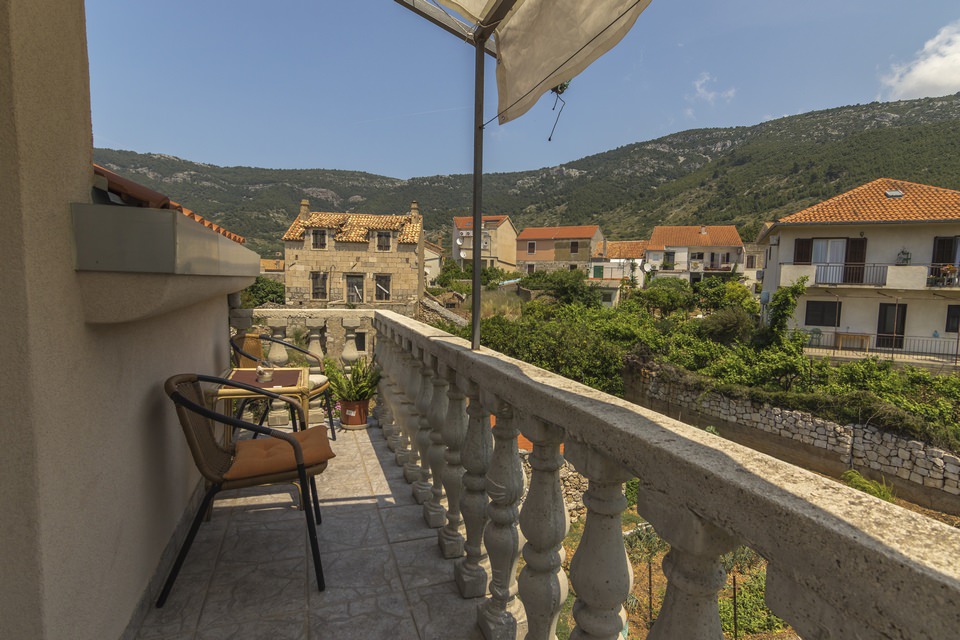 apartments mariani komiza, apartment no.5-terrace and view