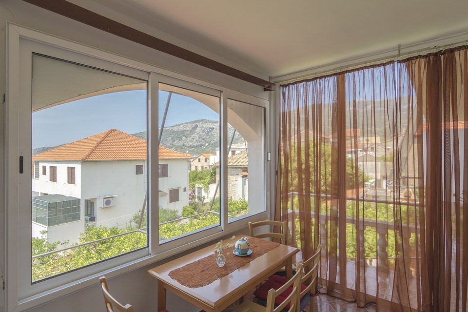 apartmani mariani komiza, apartman br.1-blagovaonica
